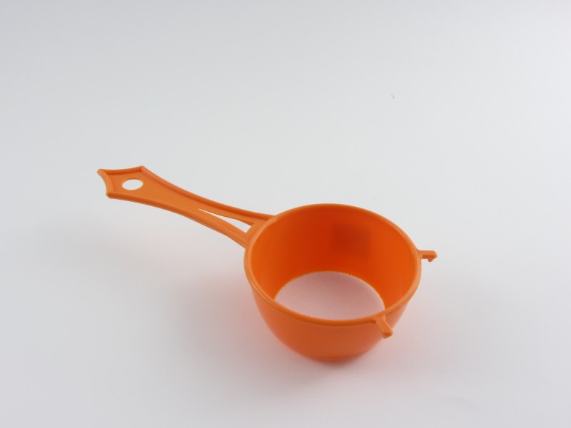 Műanyag teaszűrő 9 cm